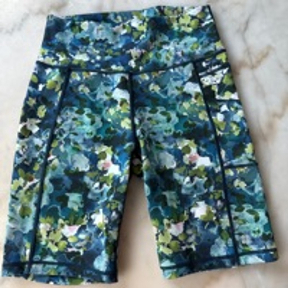 Sweaty Betty Super Sculpt 8" Sustainable Cycling Shorts Sz S Green Blue Printed - Picture 10 of 13